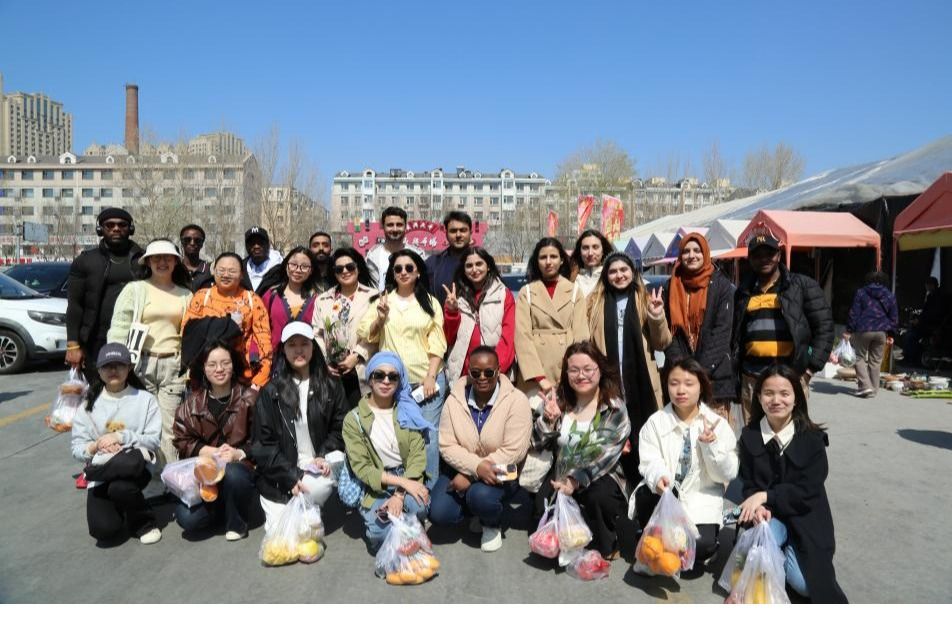 NENU holds "China in My Eyes" Morning Market Tour in Changchun