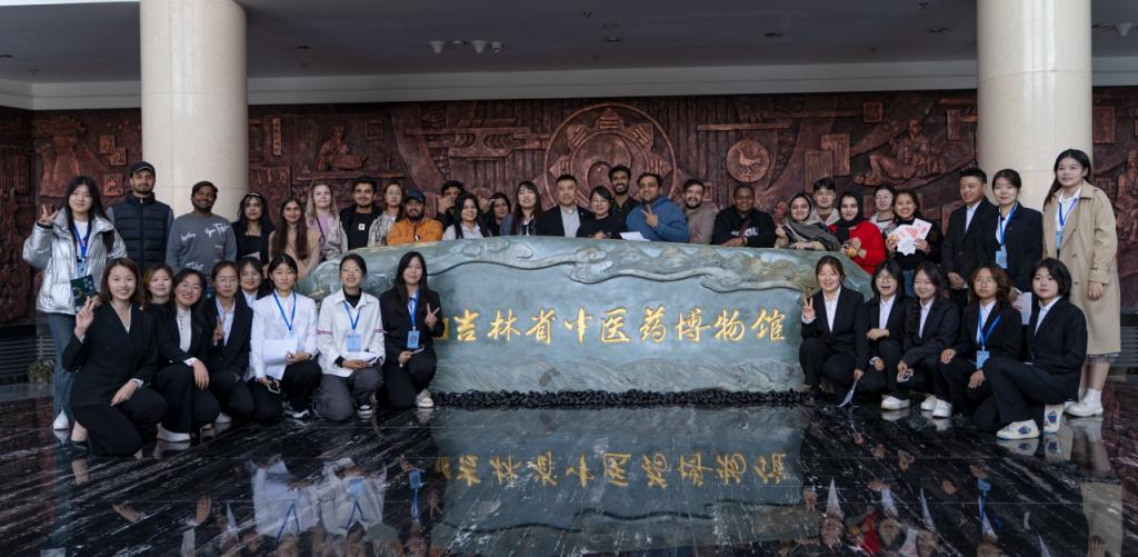 NENU International Students Gain In-depth Experience of Traditional Chinese Medicine Culture